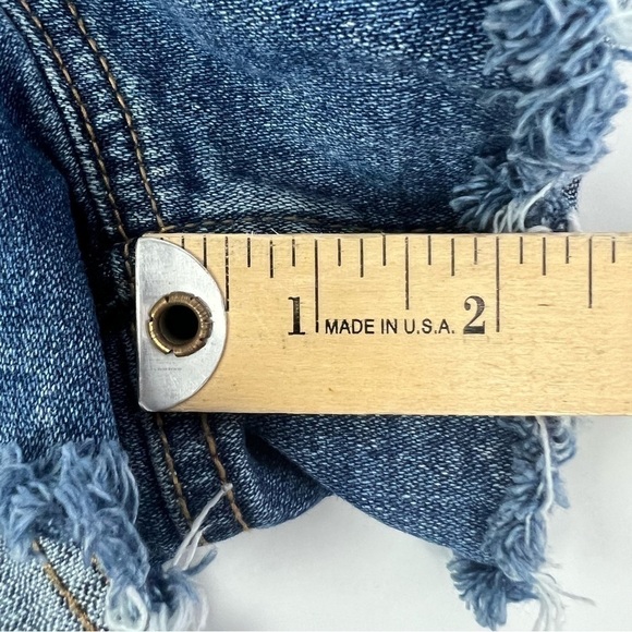 OLD NAVY Women’s Blue Jean Shorts Sz 8 Higher High-Rise Button Fly Distressed - Picture 9 of 9